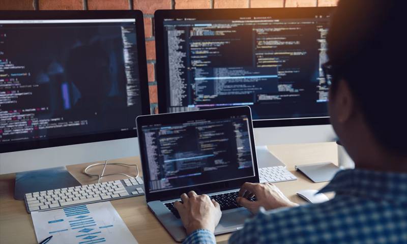 数据科学选型：R与Python如何赋能江东区网站建设？